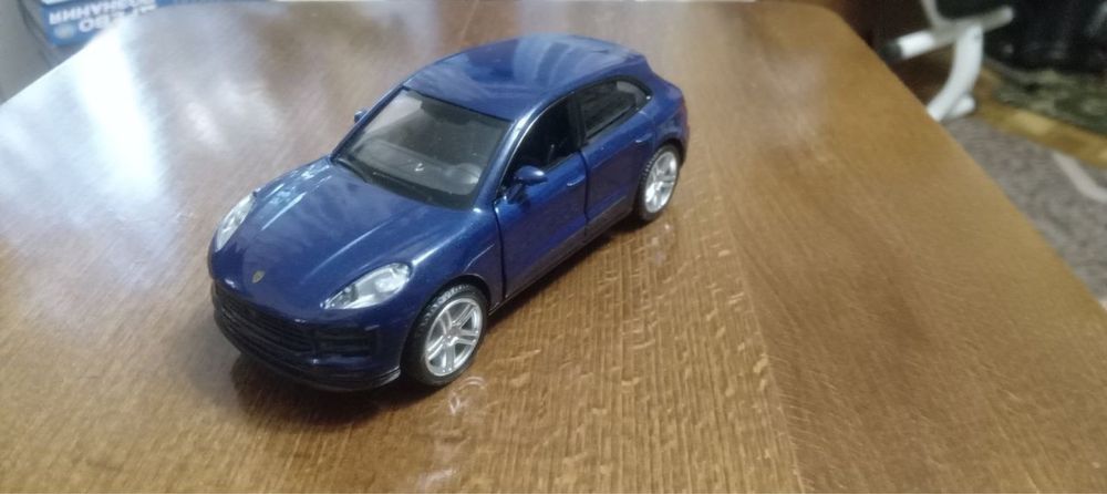 Коллекционная машинка Porsche Macan S