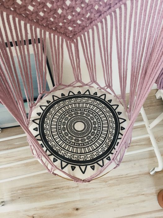 Hamak boho huśtawka dla kota diy makrama kolor brudny róż