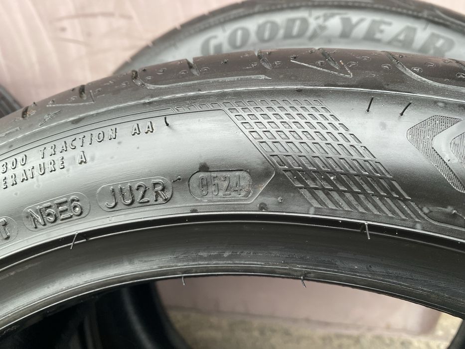 235/45/19 Good year asymmetric 5