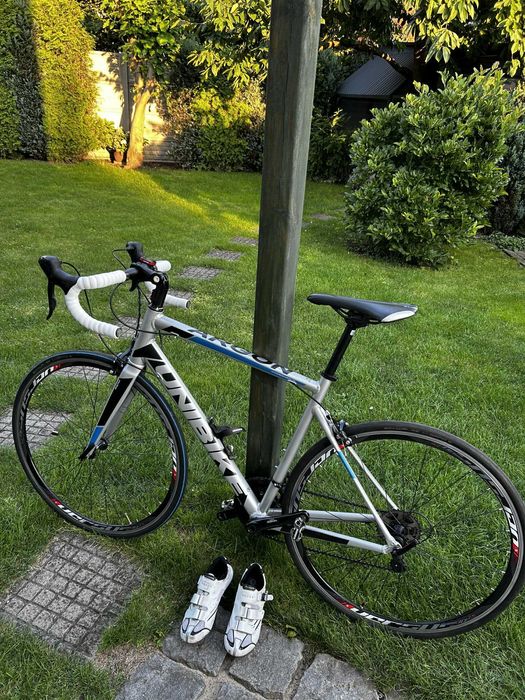 Rower szosowy kolarzówka Unibike