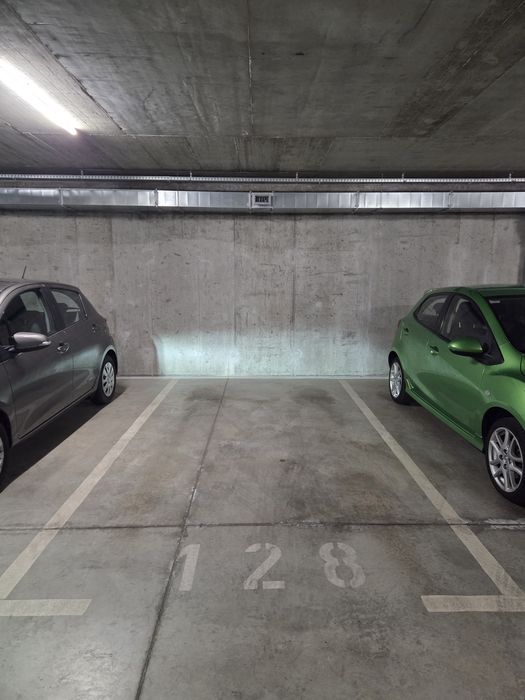 Sprzedam Miejsce Parkingowe Magazynowa - Więcej