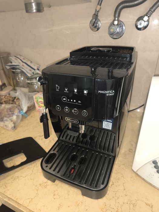 Máquina de café DeLonghi Magnifica Start