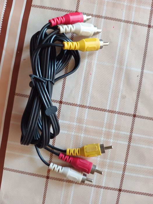 Провод тюльпан для аудио и видео.