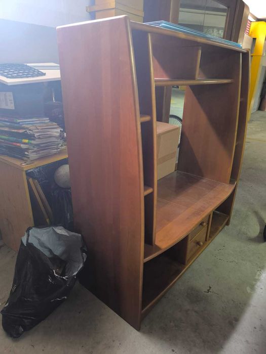 Móvel em cerejeira de TV