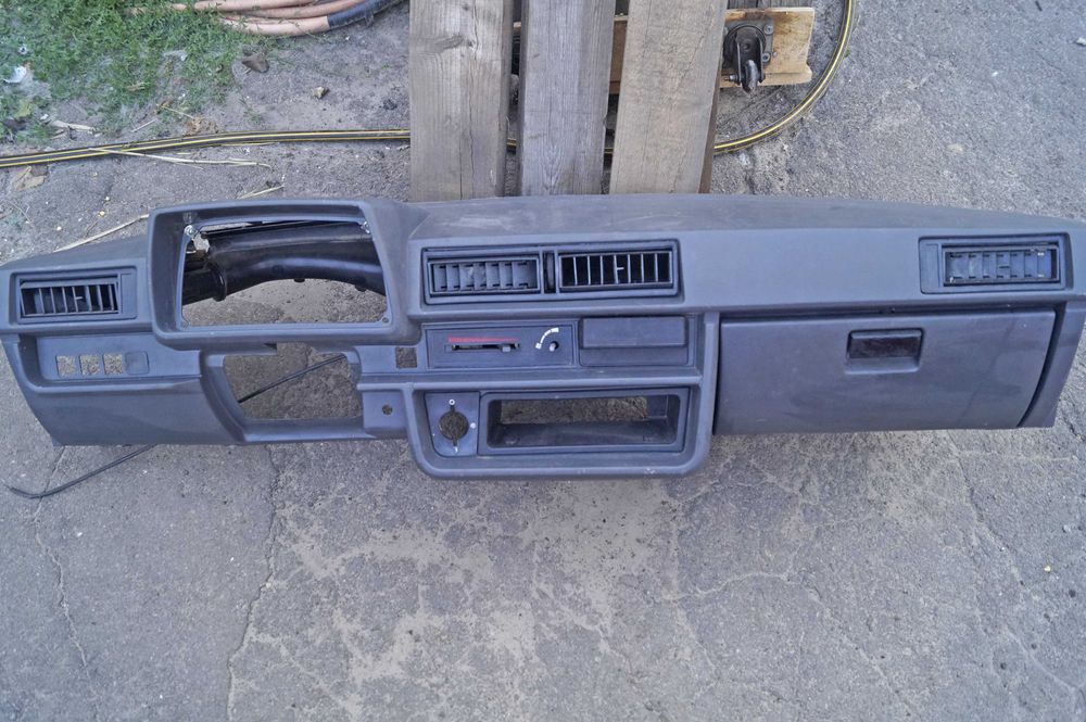 Торпеда (панель приборов) ЗАЗ Таврия 1102: 100 грн. - Торпедо, консоль ...