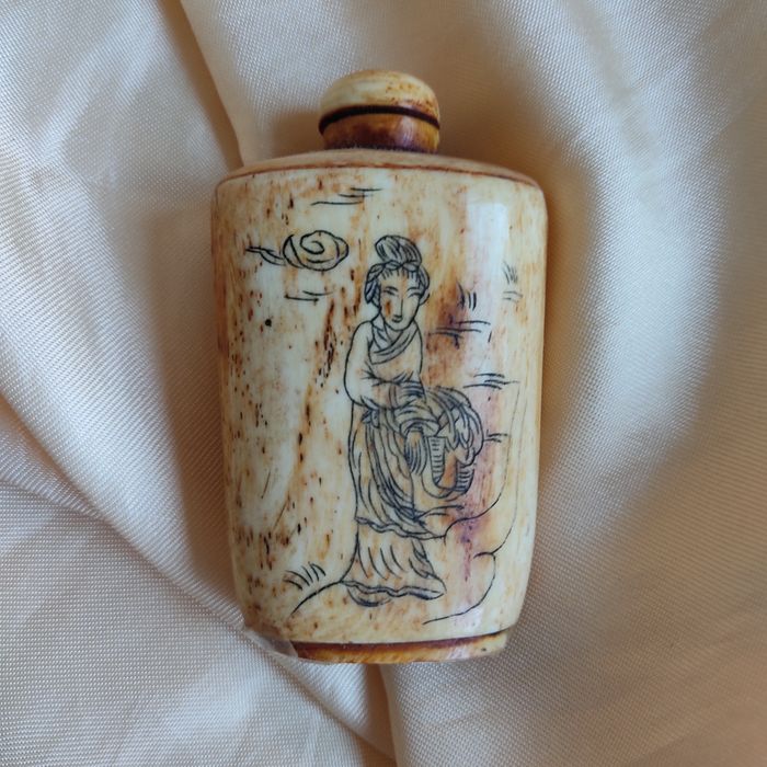 Snuff bottle (antigo)