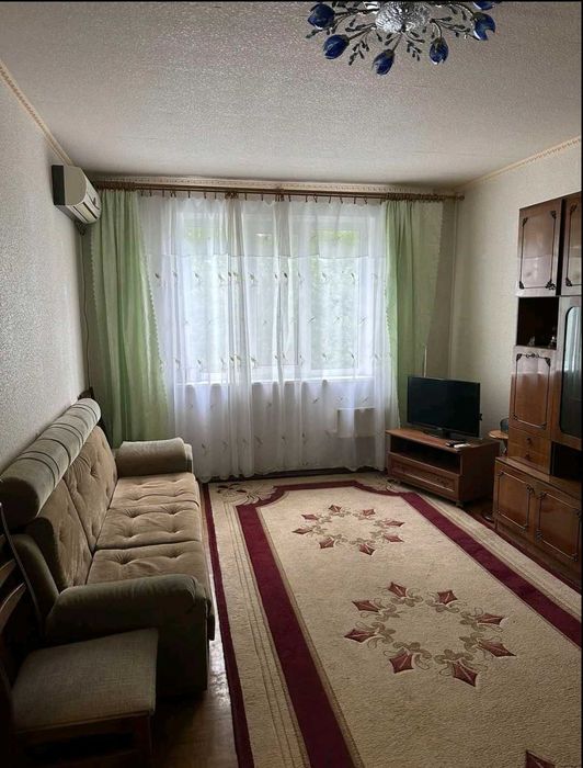 3 комн. квартира Роганский можно на месяц