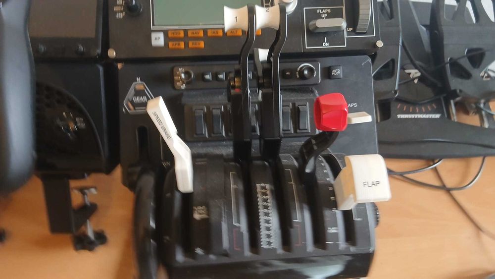 Cockpit Flight Simulator Completo – Honeycomb + Thrustmaster + USB