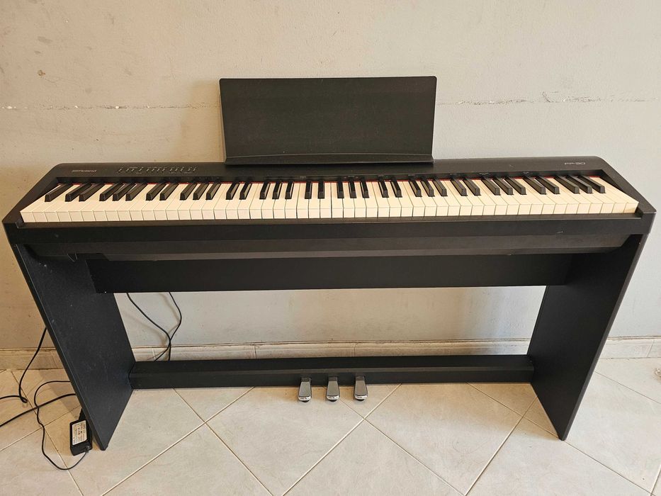 Piano eletrico da marca Roland. Em ótimo estado! .