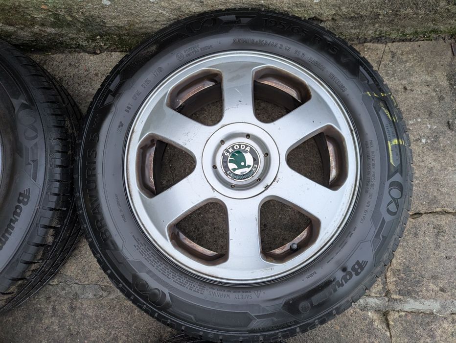 Felgi aluminiowe 15  5x100 skoda z oponami letnimi 196/65/15R 2019r
