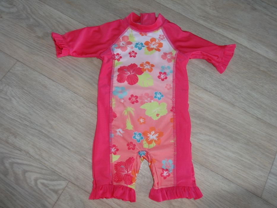 Солнцезащитный розовый сдельный пляжный костюм на девочку 3-6 62-68см
