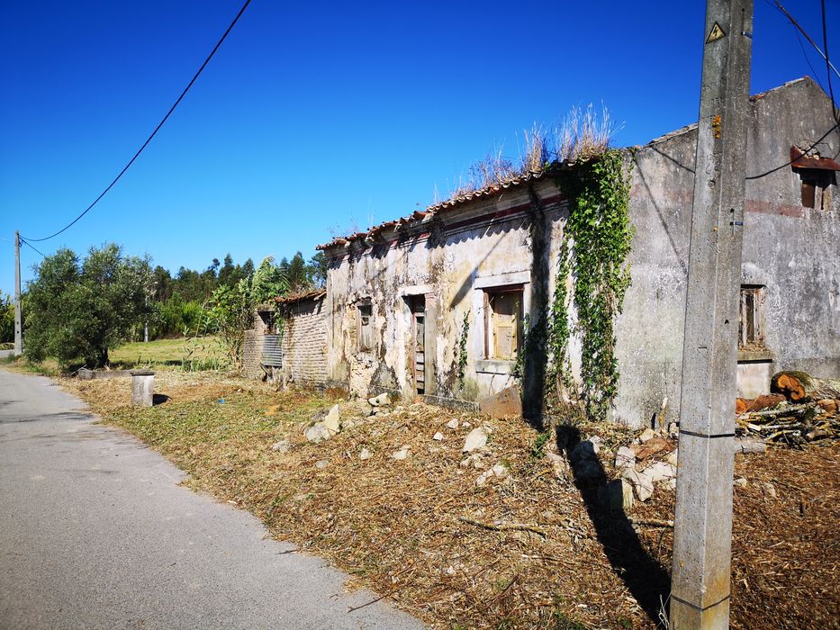 Casa com Terreno em Soure