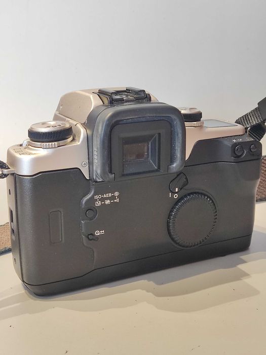 Canon EOS 50 - Câmara Analógica