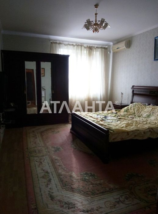 Хозяйский дом в центре села Фонтанка