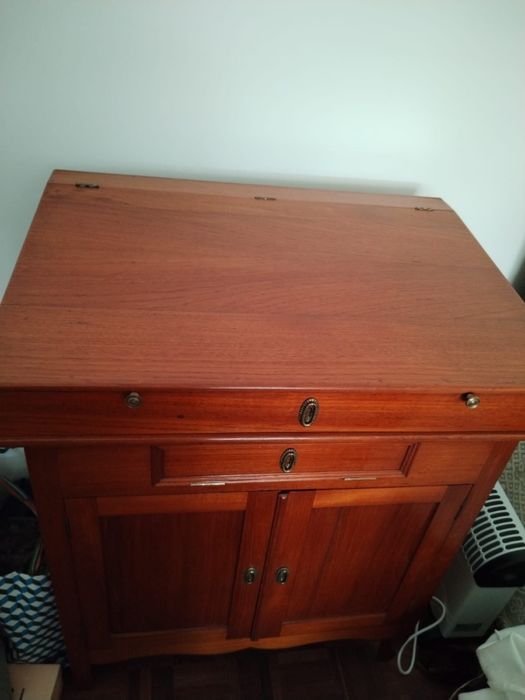 Antiguidade - Móvel com lavatório de 1926