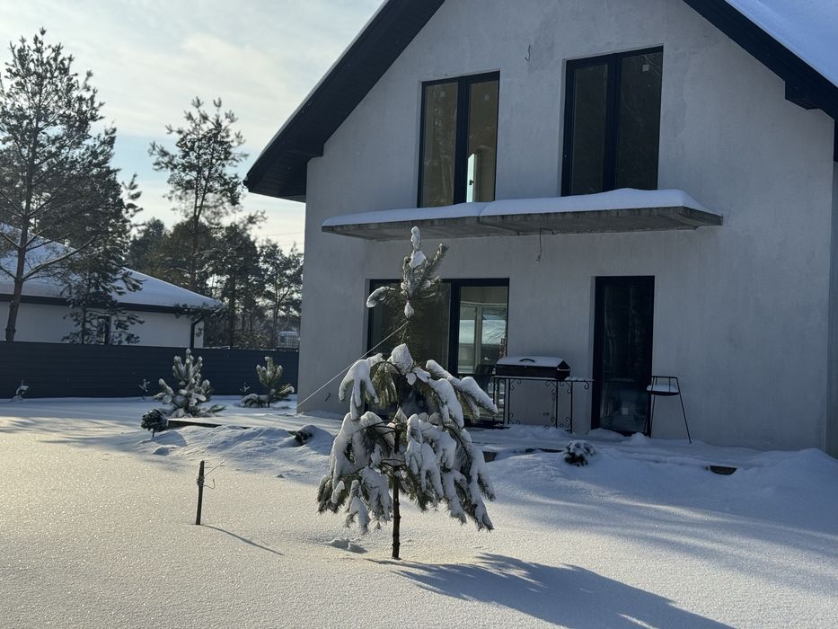 Будинок біля лісу