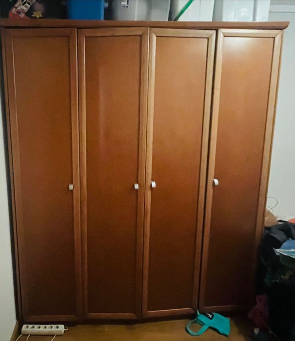 Roupeiro em óptimo estado madeira pinho