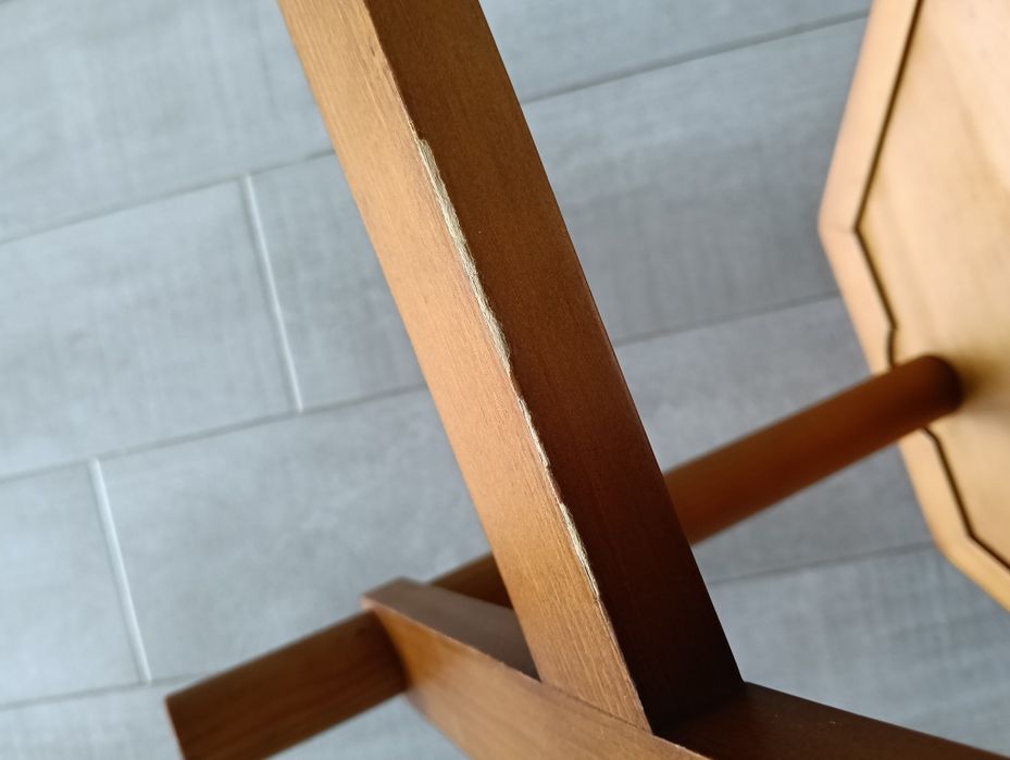 Antiga e pequena mesa octogonal em faia maciça