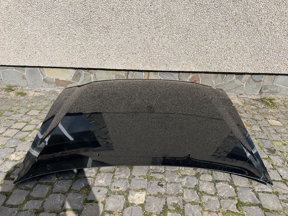 Капот Lexus LX 470.