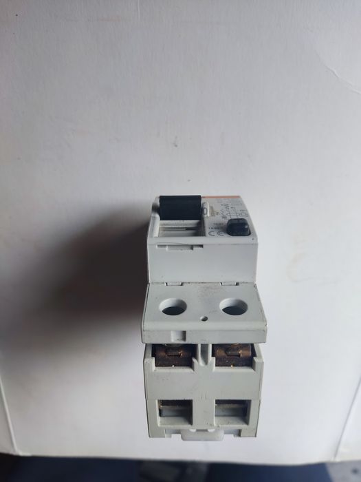 Residual Current Circuit Breaker (RCCB) 125A64343239544449122