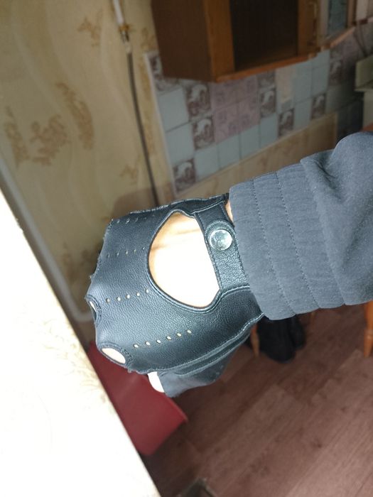 Продам стильні шкіряні рукавички без пальців (мітенки) у чудовому стані!