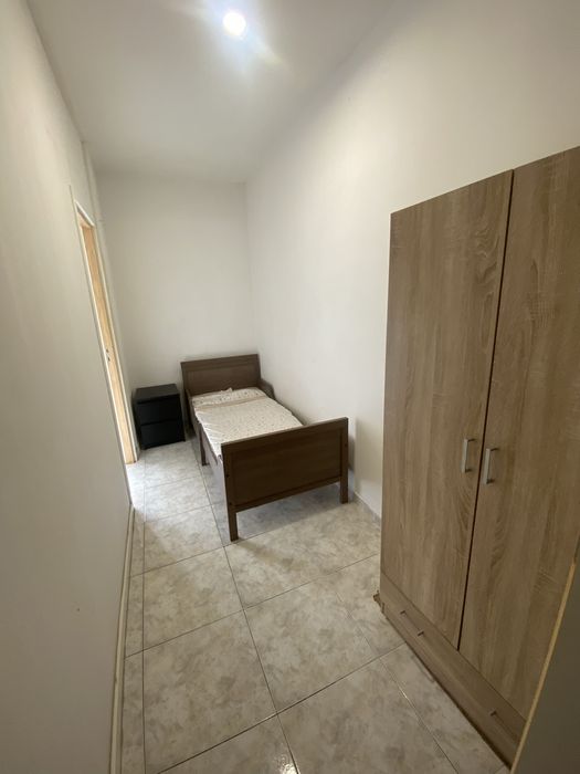 Alugo quarto solteiro/a