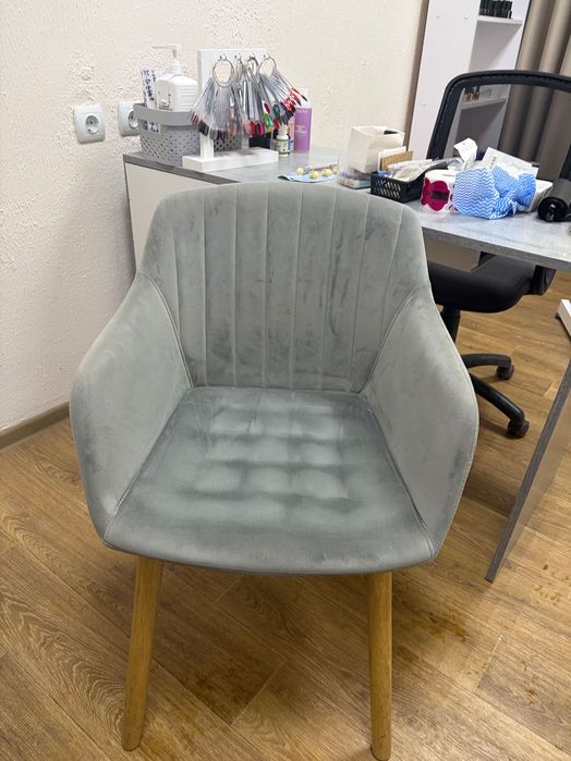 Крісло в сірому кольорі. Без пошкоджень