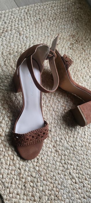 Buty na koturnie na lato