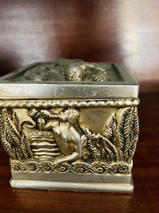 Guarda-Joías Gravado em relevo