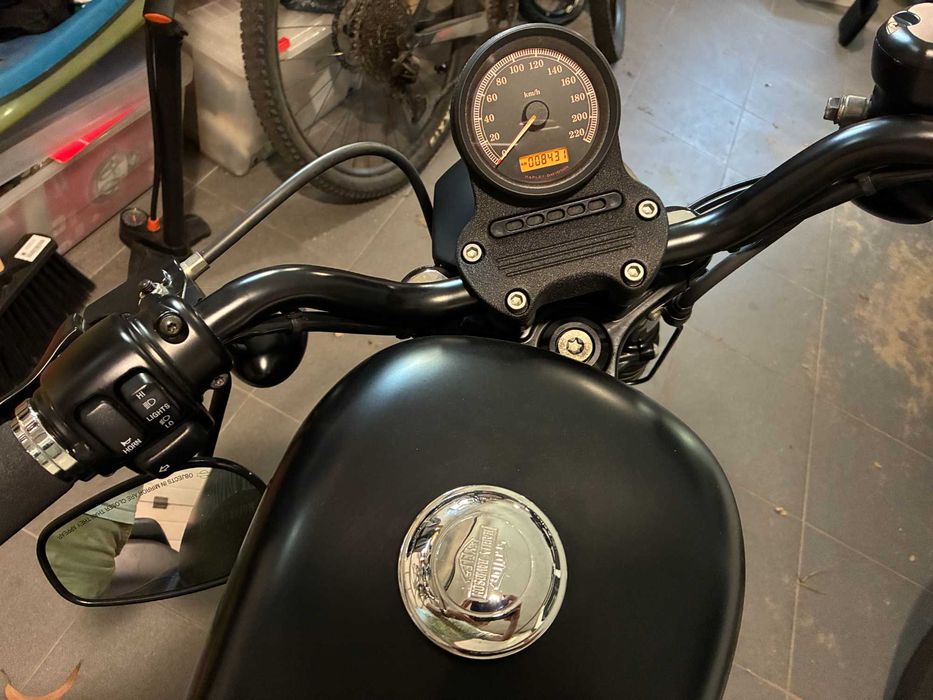 HARLEY IRON 883 2012 • 8.431 Km • Extras • Estado impecável