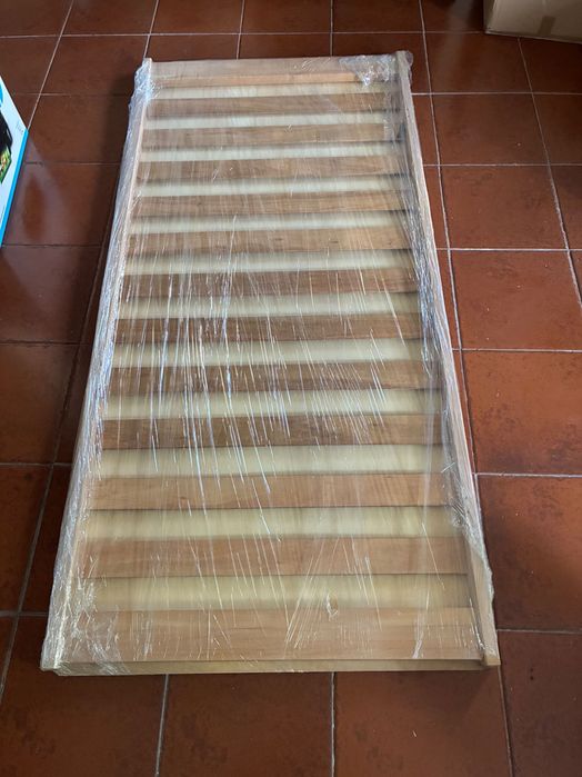 Cama Solteiro em Madeira Maciça - Companhia Inglesa