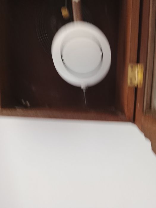 Relógio de parede de madeira