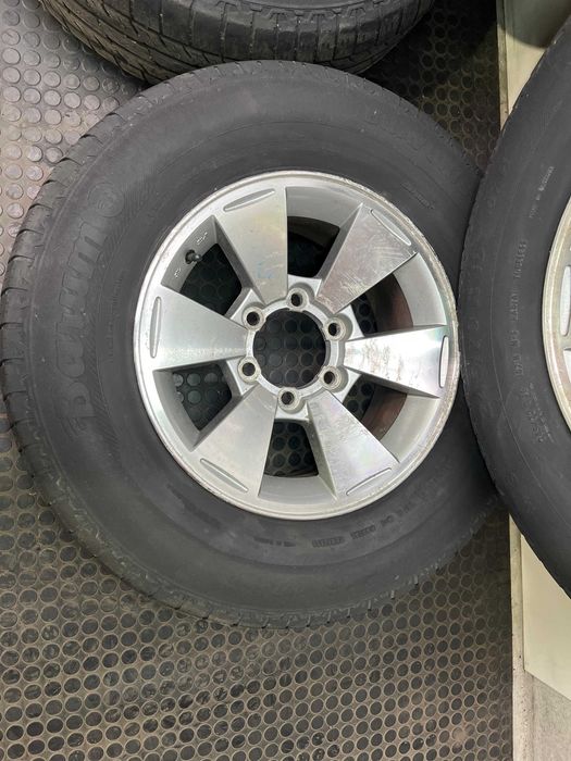 Jantes 16 com pneus Mitsubishi Pajero (Furação 6x139.7)