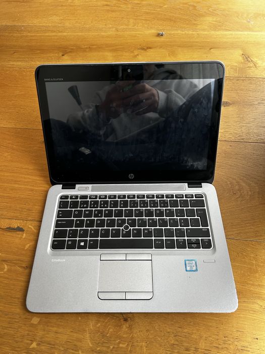 Portátil HP i5 8GB SSD 240GB touch e teclado iluminado