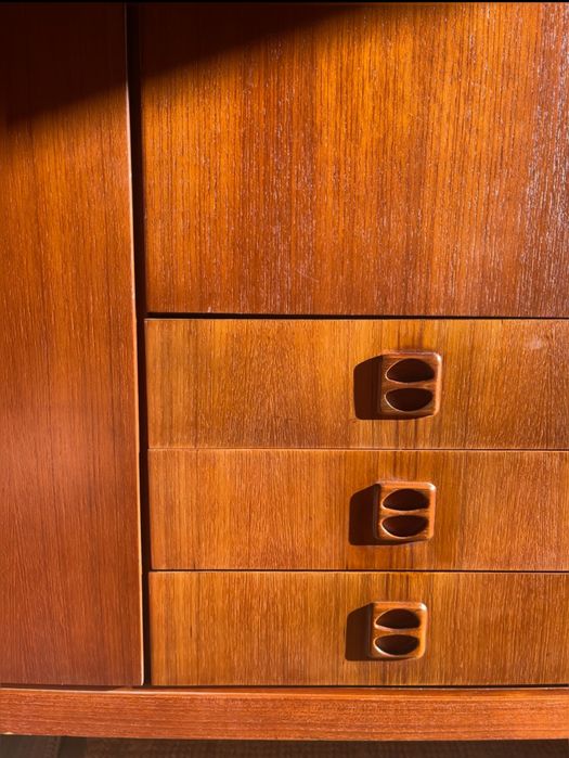 Roupeiro dinamarquês vintage restaurado