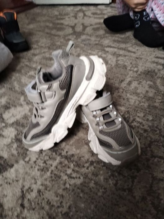 Кросівки для дівчинки