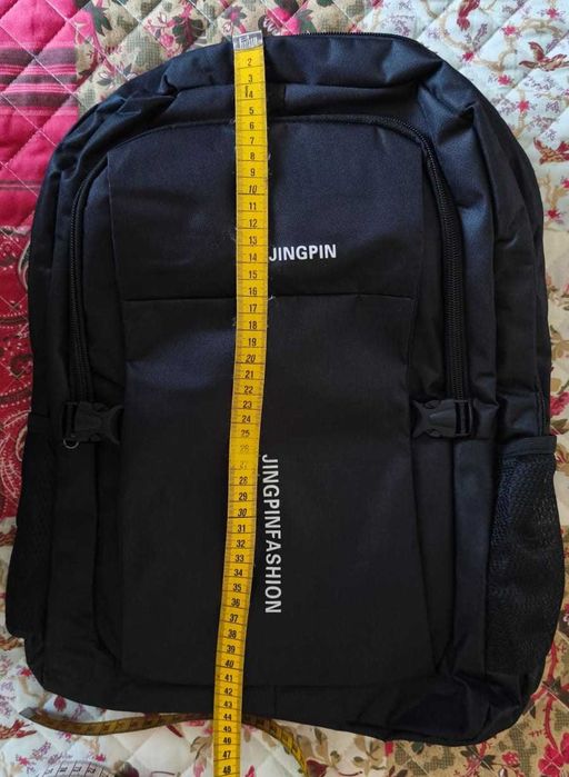 Mochila Preta+12 lápis cera e 12 lápis cor+2 cadernos A4 em oferta!