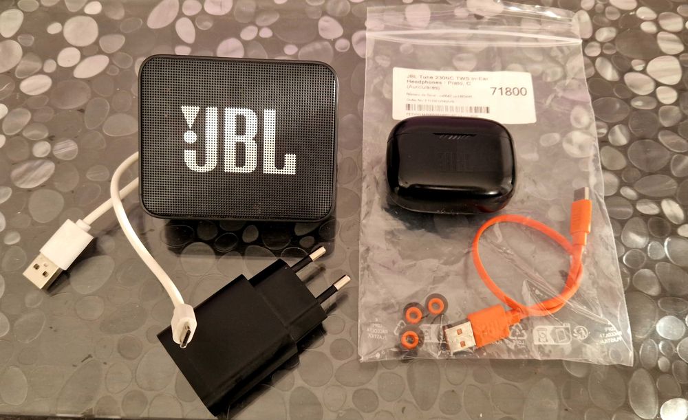 Buds JBL 230NC e JBL GO2 Essencial