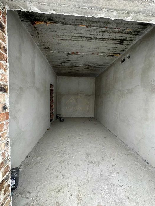 Дуплекс з гаражем неподалік АТБ / ділянка + гараж / міські комунікації