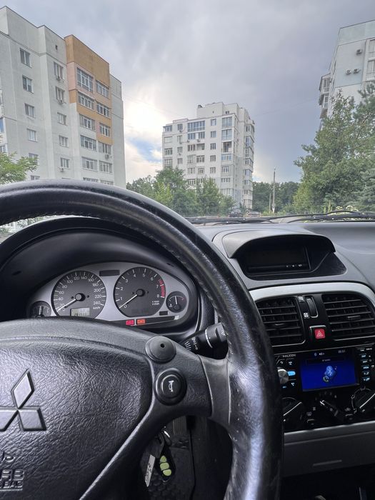 Продам Mitsubishi Carisma 2003 року випуску
