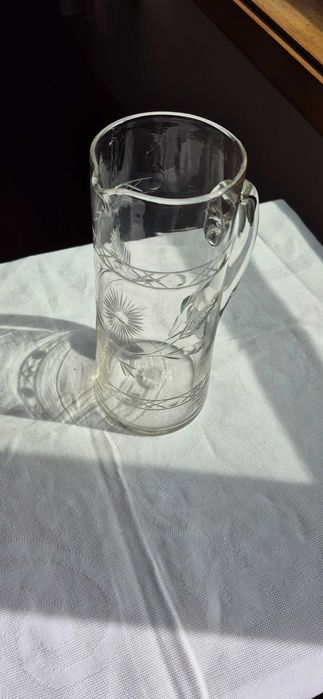 Jarro ou caneca de servir em vidro, muito antiga