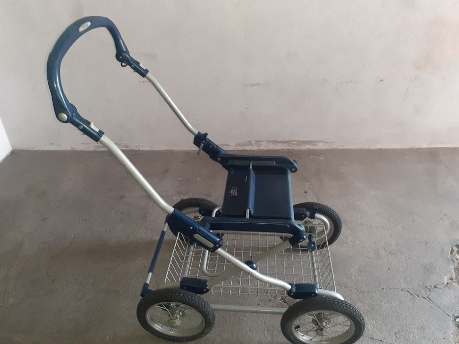 Carrinho de bebé clássico