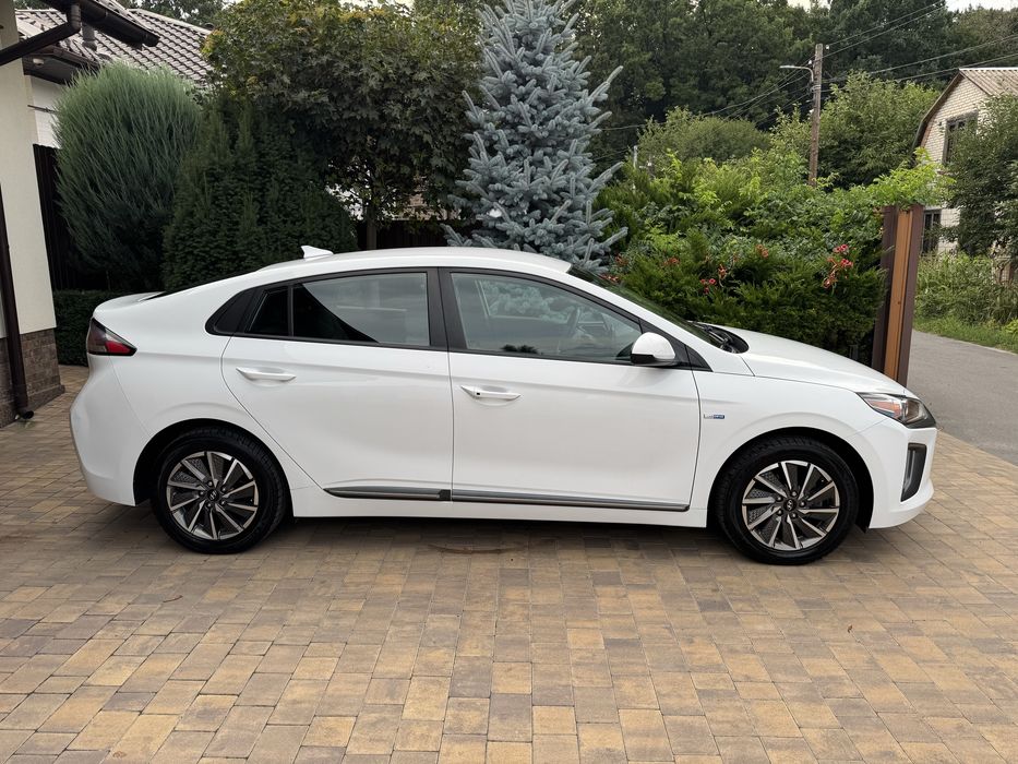 Hyundai Ioniq 2021 року