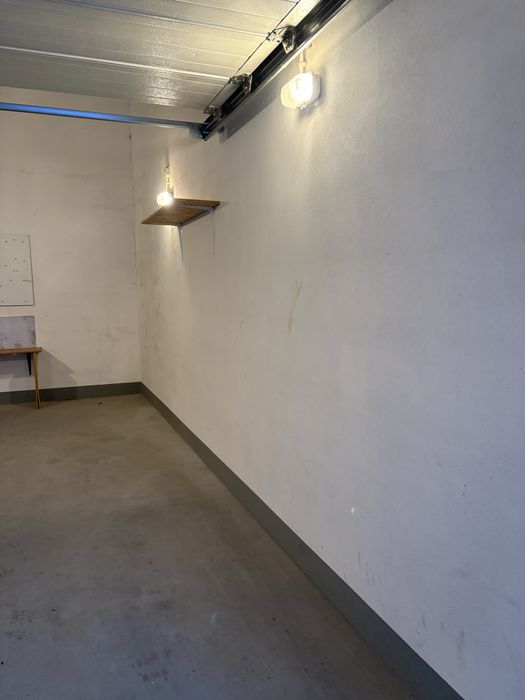 Garaż prawie 18m  Mistrzejowice Bohaterow Wrzesnia