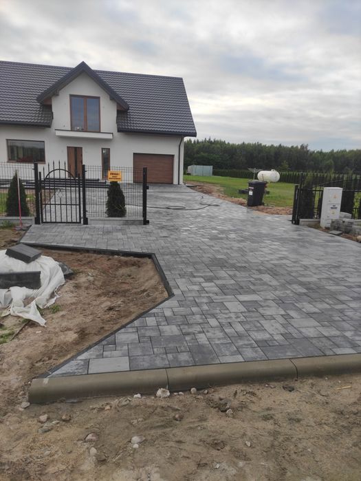 Układanie Kostki Brukowej Solidnie i Profesjonalnie .