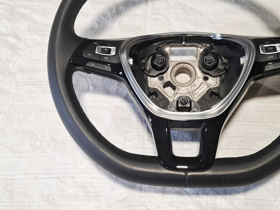 kierownica skórzana multifunkcja wielofunkcyjna vw t-roc i 1 tiguan ii 2 touran ii 2 5ta stan bdb wzorowy 5ta419091am