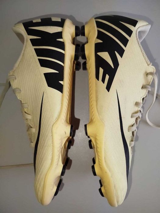 Футбольні бутси/копочки Nike Jr Mercurial Vapor 15 Club (p. 37.5 / 23.5 см.) бутсы