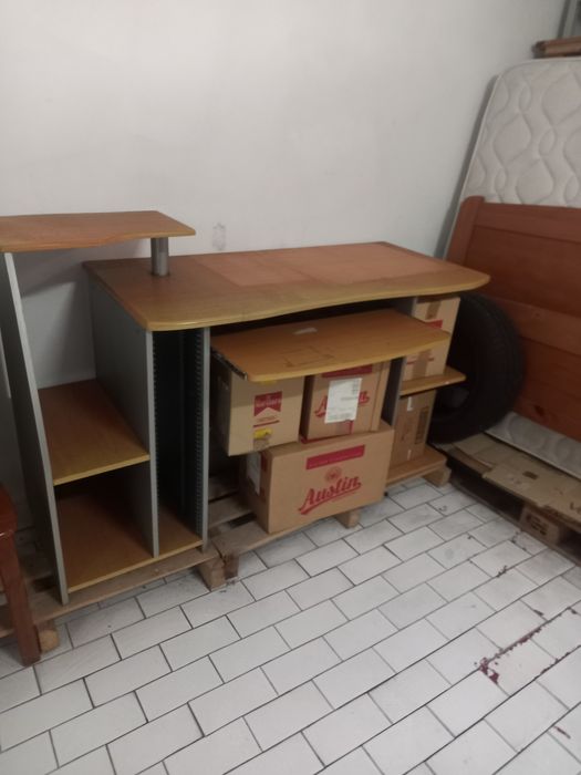 Secretaria para computador e impressora  com espaço para guardar cd's