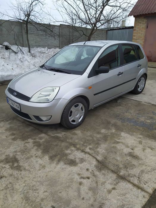 форд фієста 1.4 бензин у хорошому стані.