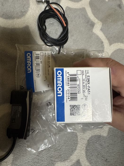 Omron wzmaczniacz światłowodowy + czujnik